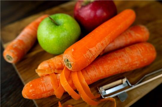 Wegfallen sollte die Mehrwertsteuer unter anderem für Obst und Gemüse aus der EU in Bio-Qualität.