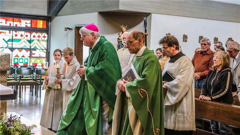 Oberharz: Politik setzt sich mit umstrittenen Themen auseinander Weihbischof Bongartz profaniert die St.-Oliver-Kirche in Altenau.