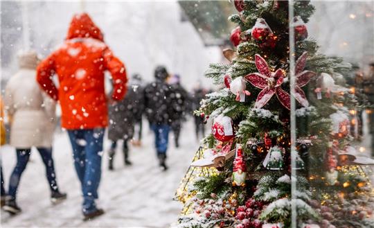 Weihnachten steht vor der Tür: Aktuell werden viele Geschenke besorgt.