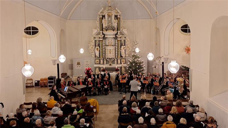 Weihnachtskonzert vom Kirchen- und Posaunenchor.