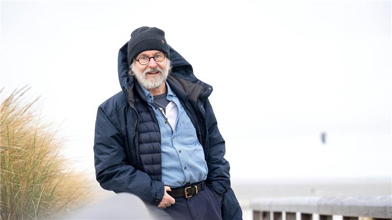 Wie Prominente aus Niedersachsen Weihnachten feiern Weihnachtsmärkte haben eine magische Anziehungskraft auf ihn, sagt Bestsellerautor Klaus-Peter Wolf. (Archivbild)