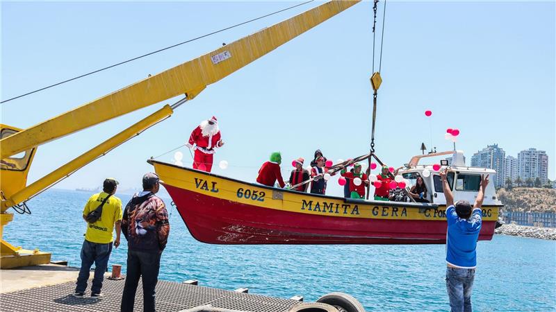 Weihnachtsmann kommt per Boot: Fischer feiern Weihnachten in Valparaíso, Chile