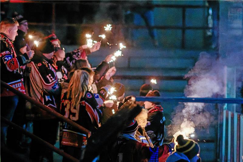 Erst 2024 geht es bei den Harzer Falken richtig rund Weihnachtsstimmung am Wurmberg: Die Harzer Falken hoffen am 2. Weihnachtstag auf eine gute Kulisse im Freundschaftsspiel gegen die UHT Dukes Graz aus Österreich. Foto: GZ-Archiv