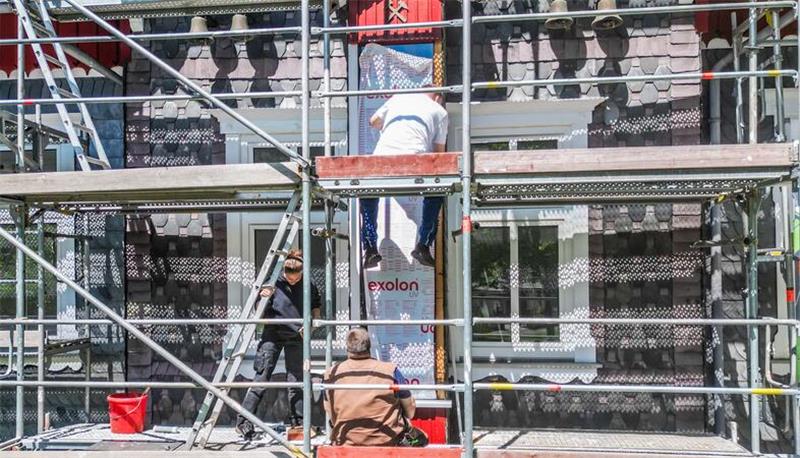Fahrkunst ist repariert: In Zellerfeld geht es wieder auf und ab Weil die Fassade der alten Post ohnehin neu gemacht wird, können die Arbeiter an Glockenspiel und Fahrkunst gleich das Gerüst mitnutzen.