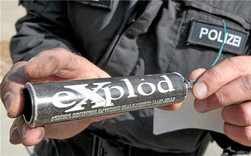 Weil ein Heranwachsender 57 Kilo Polenböller bestellt hat, verurteilt ihn das Amtsgericht. Symbolfoto: Bodo Marks/dpa
