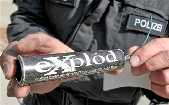 Weil ein Heranwachsender 57 Kilo Polenböller bestellt hat, verurteilt ihn das Amtsgericht. Symbolfoto: Bodo Marks/dpa