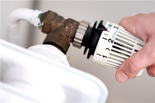 Weil zu Jahresbeginn noch sparsamer geheizt wurde und es zum Jahresende eher mild war, war der Heizverbrauch 2023 im Schnitt etwas geringer als 2022.