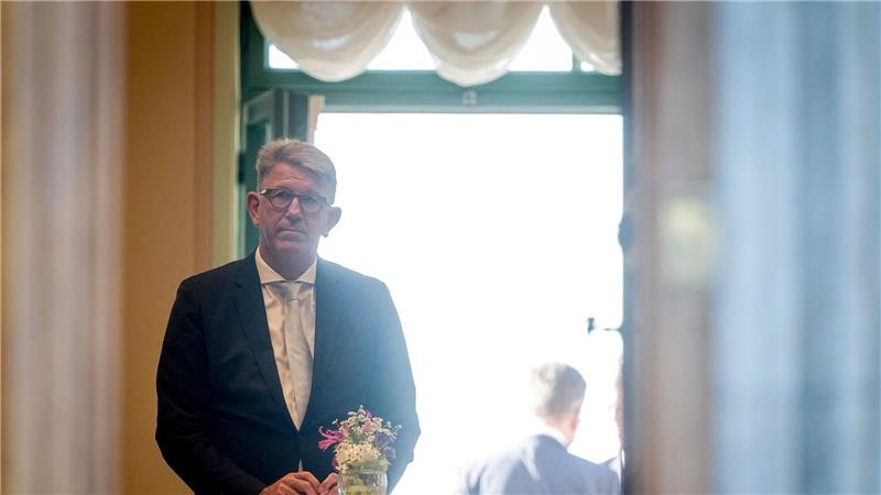 Klausur: Minister in Klinik und Abreise wegen Todesfalls Weimer bei der Klausurtagung kurz vor seiner Abreise.