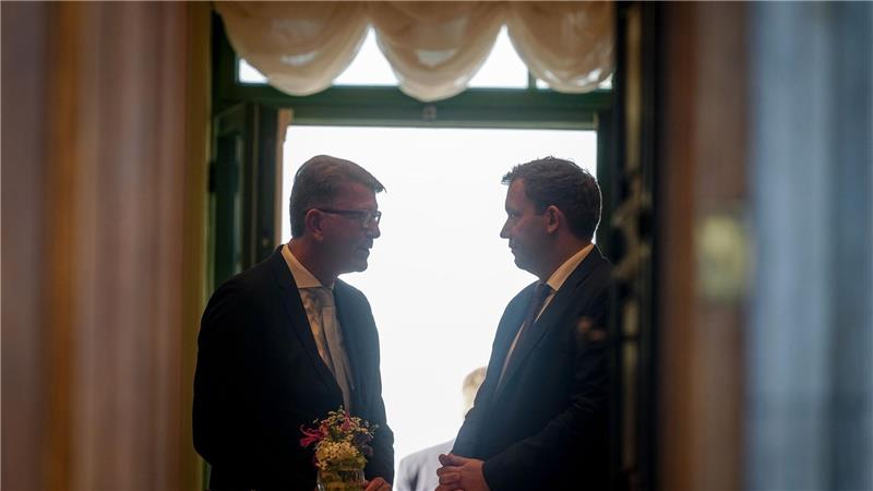 Klausur: Minister in Klinik und Abreise wegen Todesfalls Weimer zum Auftakt der Klausur im Gespräch mit Finanzminister Lars Klingbeil.
