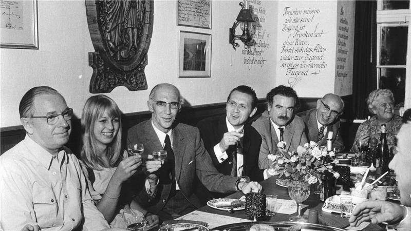 Wie aus dem Schloss Bündheim Bad Harzburgs gute Stube wurde Weinprobe der Firma Hörnicke vor dem Salzfest 1972 im Bündheimer Schloss.