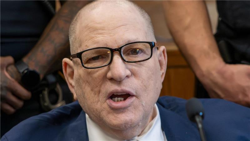 Weinstein trat zuletzt gesundheitlich angeschlagen im Rollstuhl vor Gericht auf. (Archivbild)