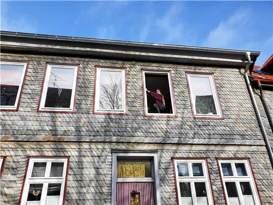 Weiße Rahmen und nach innen öffnende Fenster soll es nach einer Sanierung bei vielen Fachwerkhäusern in der Altstadt nicht mehr geben, wenn es nach dem Denkmalschutz geht. Viele Hausbesitzer sind verärgert.  Archivfoto: Sowa