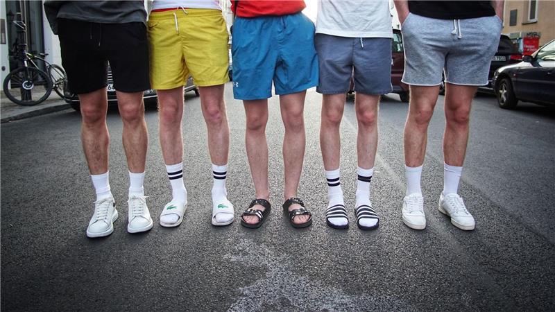 Cool von Chile bis China Weiße Tennissocken, vielleicht gar in Sandalen? Was modisch als cool gilt, ist sehr flüchtig. Doch welche Menschen wir cool finden, scheint recht stabil zu sein - auch über Ländergrenzen hinweg.