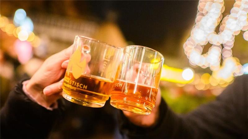 Weißer Glühwein muss als solcher ausgezeichnet werden. (Archivbild)