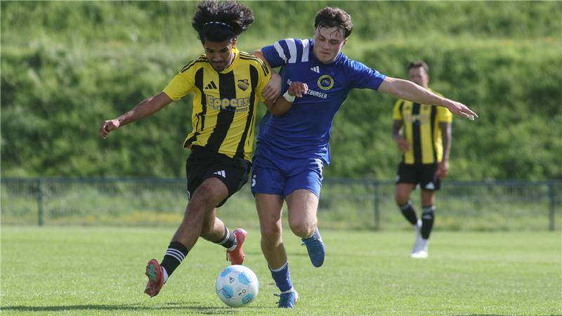 FG Vienenburg/Wiedelah: Erst Schlüsselspiel, dann Sportgericht Weiter auf dem Vormarsch? Sören Jansen (r.) und die TSG Bad Harzburg können gegen den VfL Oker den siebten Sieg in Folge landen.