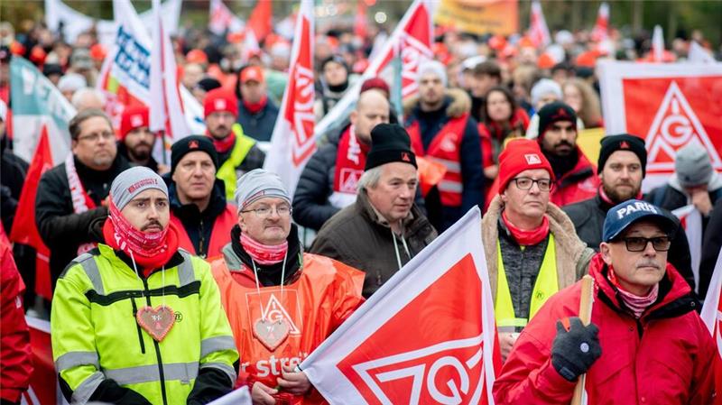 Weitere Aktionen gab es unter anderem in Hamburg, Kiel, Rostock, Lübeck, Bremerhaven und Emden.