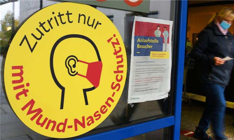 Weitere Corona-Regeln laufen aus: Besucherinnen und Besucher müssen nur noch bis zum 7. April in Praxen, Pflegeheimen und Kliniken eine Maske tragen.