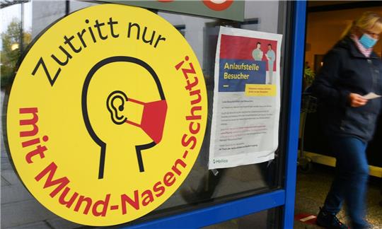 Weitere Corona-Regeln laufen aus: Besucherinnen und Besucher müssen nur noch bis zum 7. April in Praxen, Pflegeheimen und Kliniken eine Maske tragen.