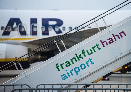 Weitere Investoren können für den insolventen Hunsrück-Flughafen Hahn bieten.