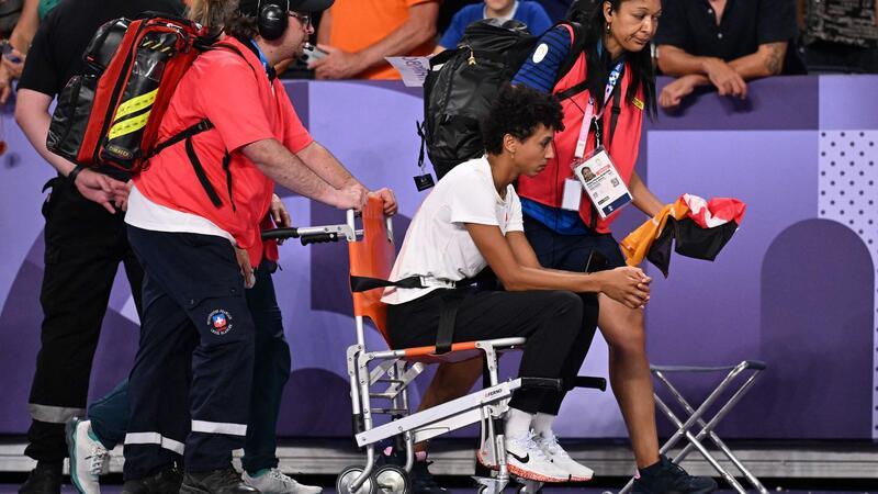 Corona-Sorgen vor Paralympics: „Man braucht auch Glück“ Weitspringerin Malaika Mihambo verließ das Stade France im Rollstuhl und beendete nun vorzeitig ihre Saison.