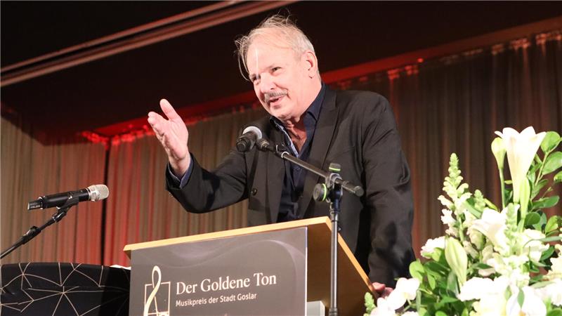 Goldener Ton: Starke Momente mit Sven Regener und Leander Haußmann Leander Haußmann hält die Laudatio.