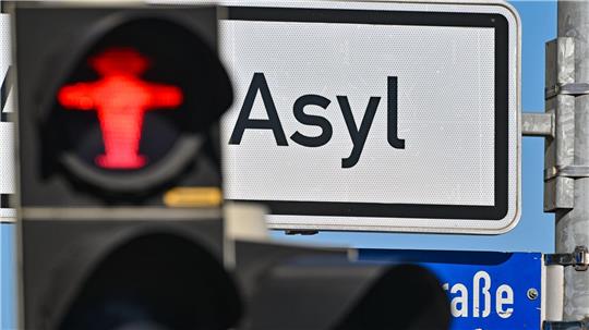 Welche Leistungen Asylbewerber bekommen, ist gesetzlich geregelt. (Archivbild)