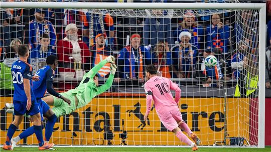 Weltmeister Lionel Messi trifft zur Führung für Inter Miami.