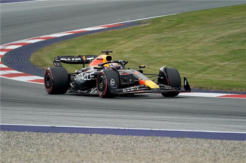 Weltmeister Max Verstappen ist auf der Strecke in Spielberg unterwegs.