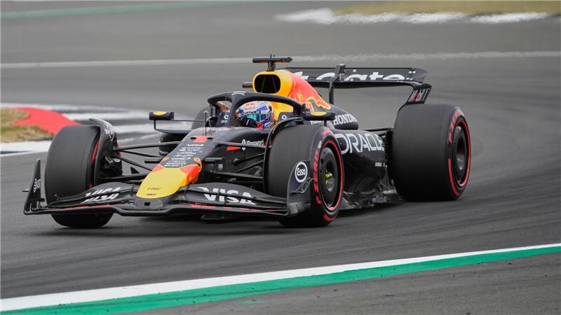 Verstappen stellt mit Superrunde Vettel-Bestmarke ein Weltmeister Max Verstappen startet in Silverstone von der Pole Position.