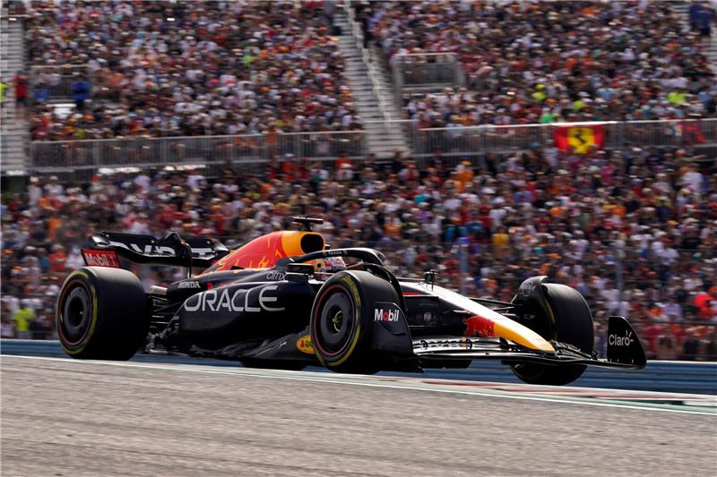 Mateschitz „hätte es geliebt” - Red-Bull will nun Rekord Weltmeister Max Verstappen steuert den Red-Bull-Boliden in Austin über die Strecke.
