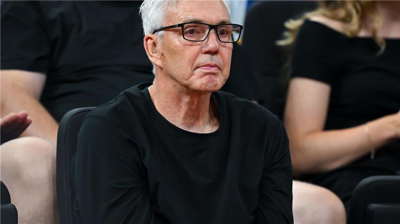 Zittersieg nach Fehlstart: Basketballer im Supercup-Finale Weltmeister-Trainer als Tourist: Gordon Herbert.