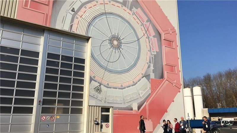 Weltpremiere: Antimaterie wird kilometerweit transportiert Weltpremiere am Cern: Physiker wollen erstmals Antimaterie-Teilchen transportieren (Archivbild)