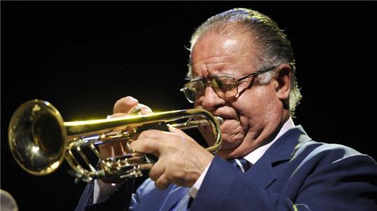 Weltweit berühmt wurde Manuel Mirabal als Trompeter des kubanischen Band-Projekts Buena Vista Social Club. 