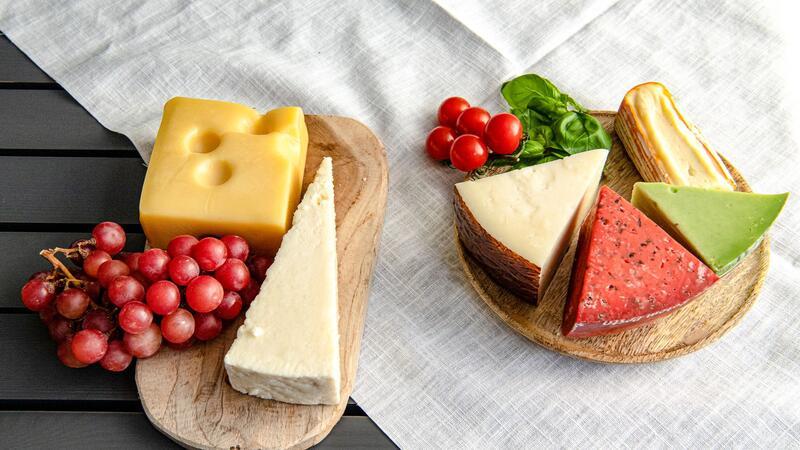Weltweit gibt es über 5.000 Käsesorten, die meist als nationale Spezialitäten gelten.