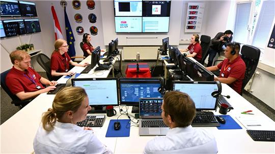 Weltweit simulieren zwei Wochen lang 17 Teams einige Bedingungen einer Mars- und Mondmission. Das Projekt wird in Wien vom Österreichischen Weltraum Forum koordiniert. 