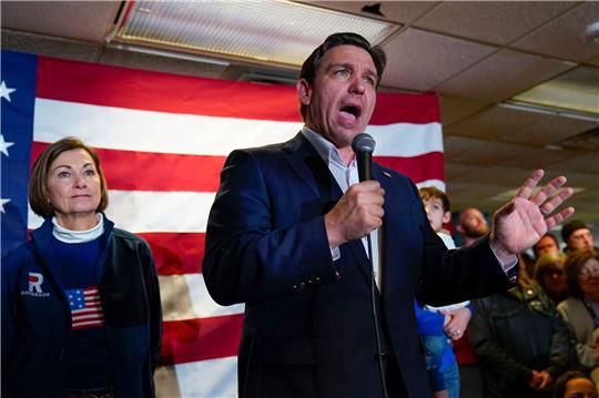 Wenig überraschend fuhr Trump bei der ersten Vorwahl der Republikaner um die US-Präsidentschaftskandidatur einen Sieg ein. Vielmehr war die Frage, wer sich den zweiten Platz sichert. Nun ist klar: Es ist Ron DeSantis.