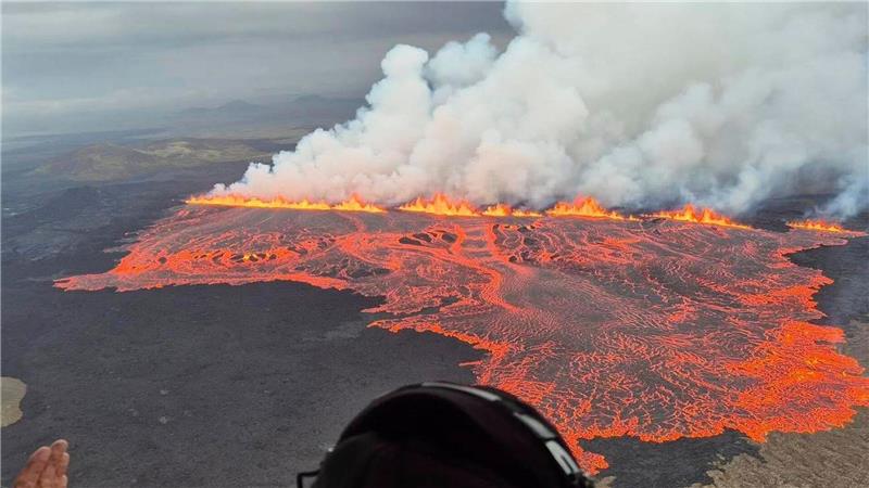 Erneuter Vulkanausbruch auf Island Wenige Stunden nach dem Ausbruch ist bereits ein größeres Lavafeld entstanden.
