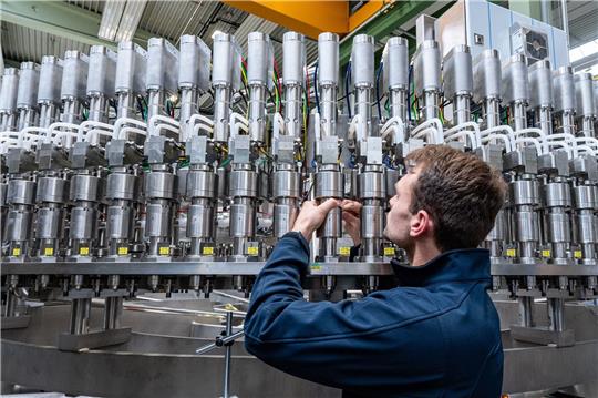 Weniger Bestellungen gab es unter anderem in der Metallerzeugung und im Maschinenbau.