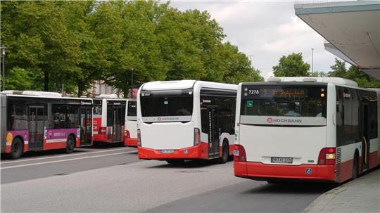 Weniger Fahrgäste in Bussen und Bahnen als vor Corona. (Archivbild)