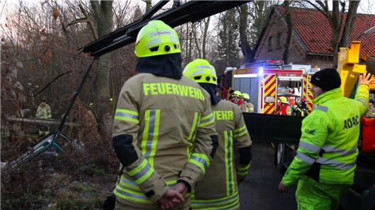 Wenn Feuerwehren ausrücken, muss technisches Gerät immer gut gewartet und einsatzbereit sein.