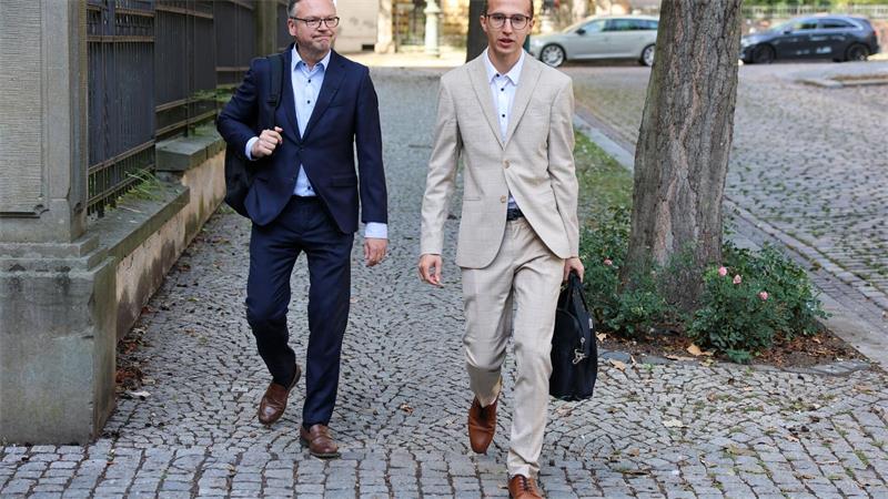 Wenn SPD, Linke oder Grüne Positionen aus ihrem Wahlprogramm umsetzen wollten, müssten sie mit dem BSW reden. „Wenn sie das nicht möchten, müssen sie die Gespräche abbrechen“, sagt Co-Landeschef John Lucas Dittrich.