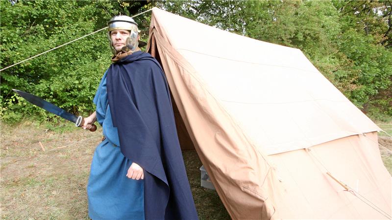 Wenn am Harzhorn die Germanen los sind, sind die Römer nicht weit: In so einem Zelt mussten für Übernachtungen auf Märschen ehedem acht Legionäre Platz finden.