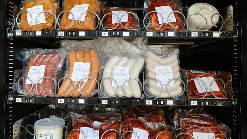 Von Saatgut bis Beton: Was Automaten alles bieten Wenn außerhalb der Ladenöffnungszeiten Nachschub für den Grill fehlt, gibt es diesen aus dem Automaten. (Archivbild)