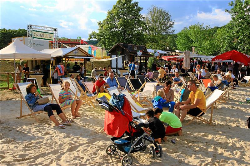Sommerliches Rundum-Paket am Vienenburger Westufer Wenn das Wetter mitspielt, kommt am Sandstrand schnell Urlaubsstimmung auf. Foto: GMG