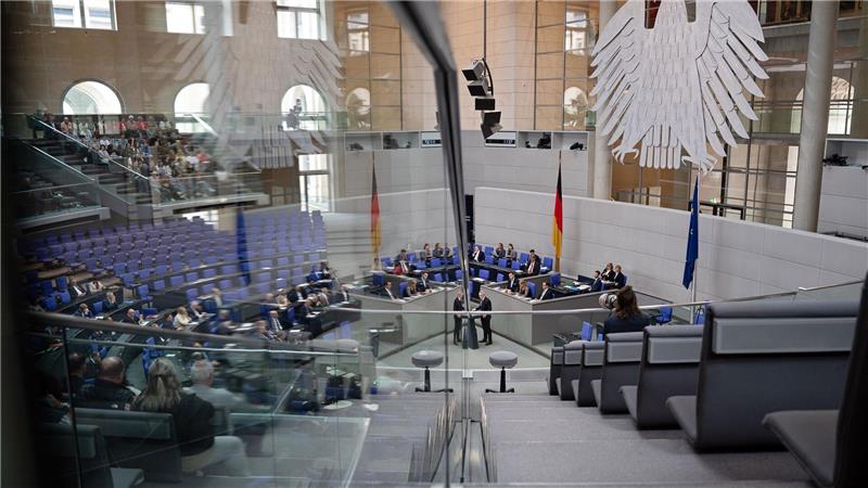Wenn die Demokratie bröckelt, schadet das meinem Unternehmen - so sehen das laut einer Umfrage 78 Prozent der deutschen Führungskräfte. (Symbolbild)