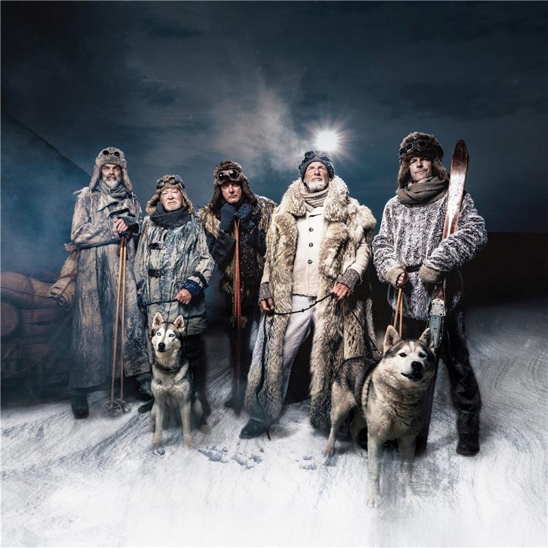 „Wenn die Kälte kommt“ lautet der Titel des neuesten Albums der Band „Santiano“. Beim Konzert im Juni in Goslar herrschen hoffentlich andere Temperaturen. Die Musiker rufen dazu auf, beim plattdeutschen Schreibwettbewerb mitzumachen.  Foto: Barz