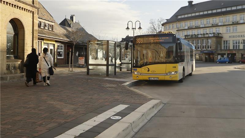 Im Schnellbus von Goslar nach Osterode: So soll es gehen Ein Linienbus steht am Bahnhof in Goslar.