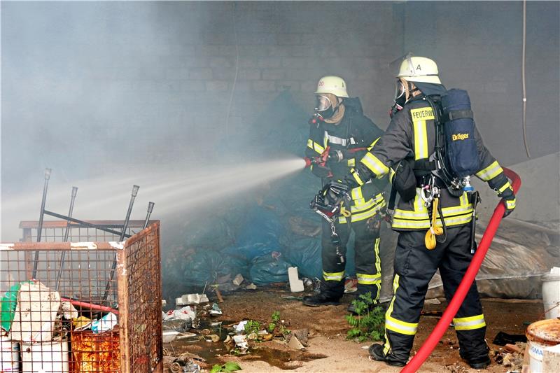 Goslarer Feuerwehren erhalten viel zu wenig Lehrgänge Wenn es brennt, rücken freiwillige Feuerwehren aus. Und die werden auch ehrenamtlich geführt. Symbolfoto: Pixabay