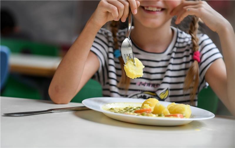 Oberharzer Politik berät über Hort, Kitas und Museum Wenn es nach der Stadtverwaltung geht, soll die Mittagsverpflegung in Kitas ab dem 1. August durch einen externen Caterer übernommen werden. Symbolfoto: Kahnert/dpa