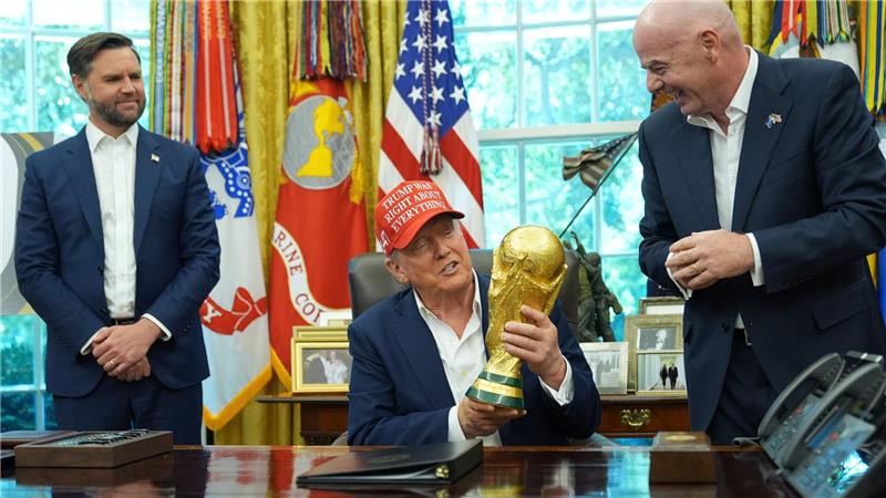 Bilder des Tages Wenn gute Freunde den Fußball lieben.